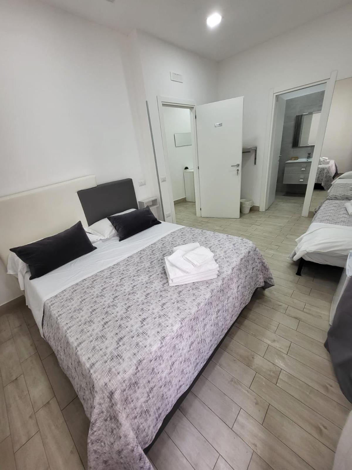 New Era Rooms Naples Room photo